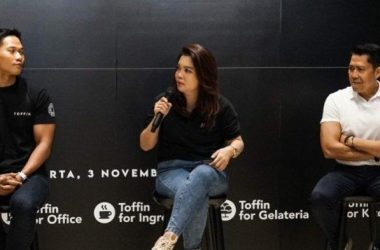 Kiri ke kanan: Ario Fajar, Head of Marketing Toffin; Nancy Wangsa, National Manager Kerry dan Edison Manalu, CEO The Harvest Group saat konferensi pers, Kamis (12/2/2022)
