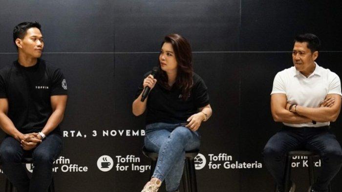 Kiri ke kanan: Ario Fajar, Head of Marketing Toffin; Nancy Wangsa, National Manager Kerry dan Edison Manalu, CEO The Harvest Group saat konferensi pers, Kamis (12/2/2022)
